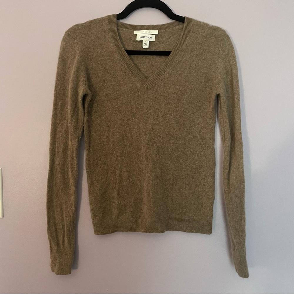 Nordstrom 100% Cashmere V-Neck Sweater in Beige/Tan size Small Women's